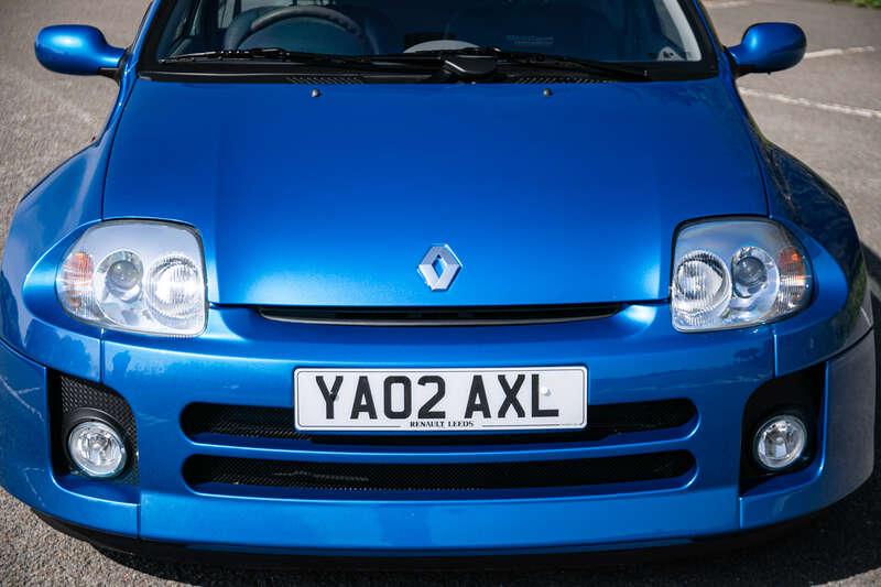 2002 Renault CLIO V6