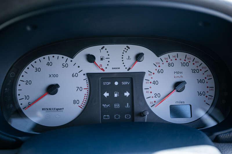 2002 Renault CLIO V6