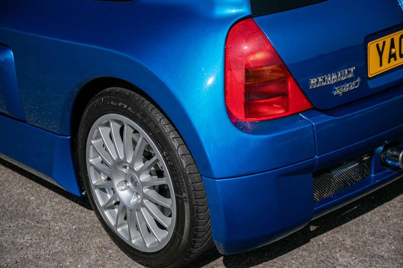 2002 Renault CLIO V6