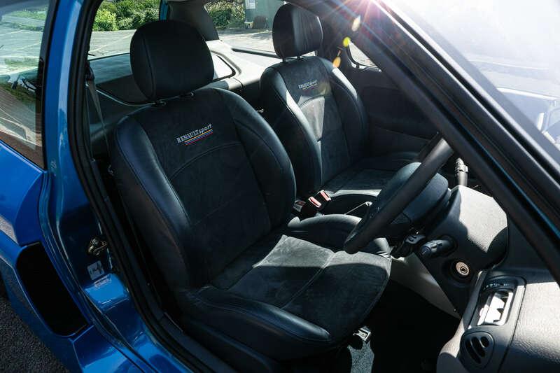 2002 Renault CLIO V6