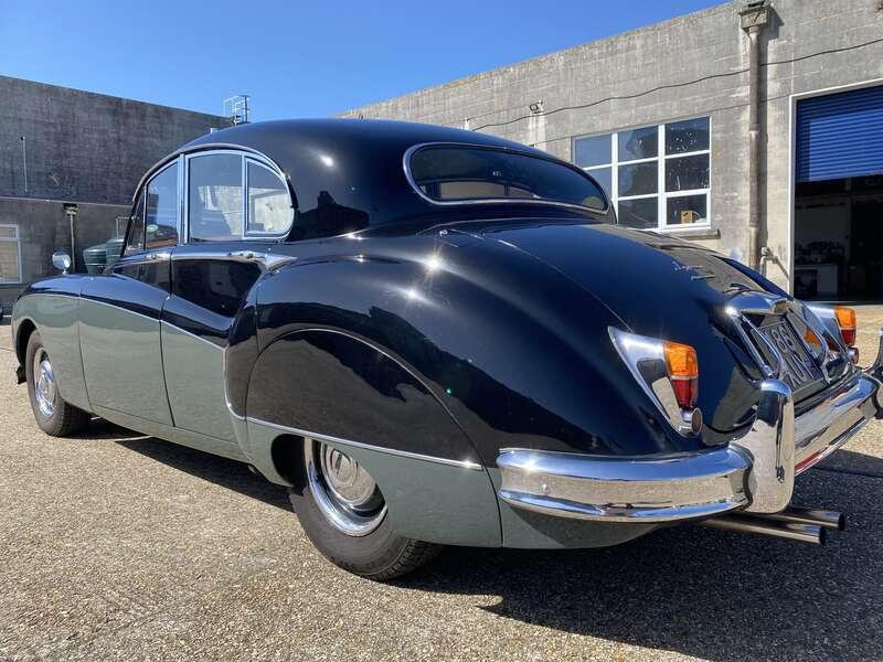 1960 Jaguar MK IX 3.8 LITRE