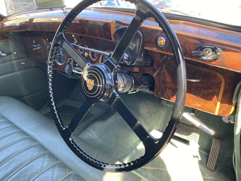 1960 Jaguar MK IX 3.8 LITRE