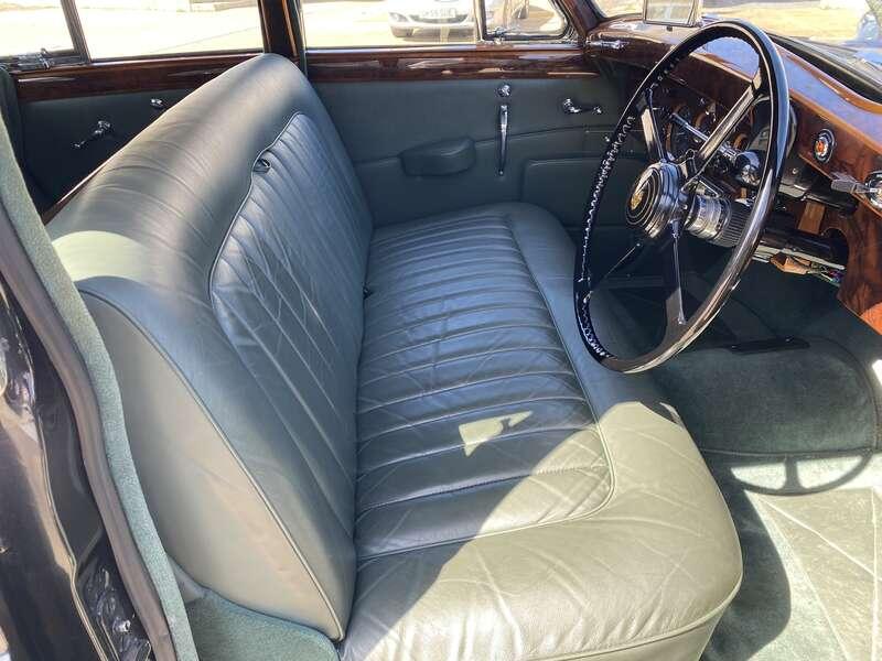 1960 Jaguar MK IX 3.8 LITRE