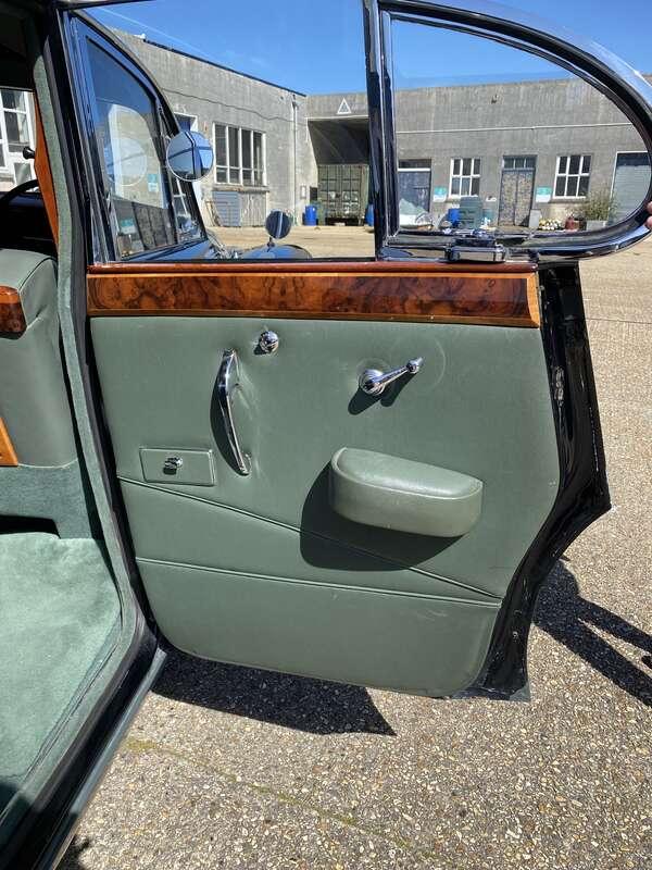 1960 Jaguar MK IX 3.8 LITRE