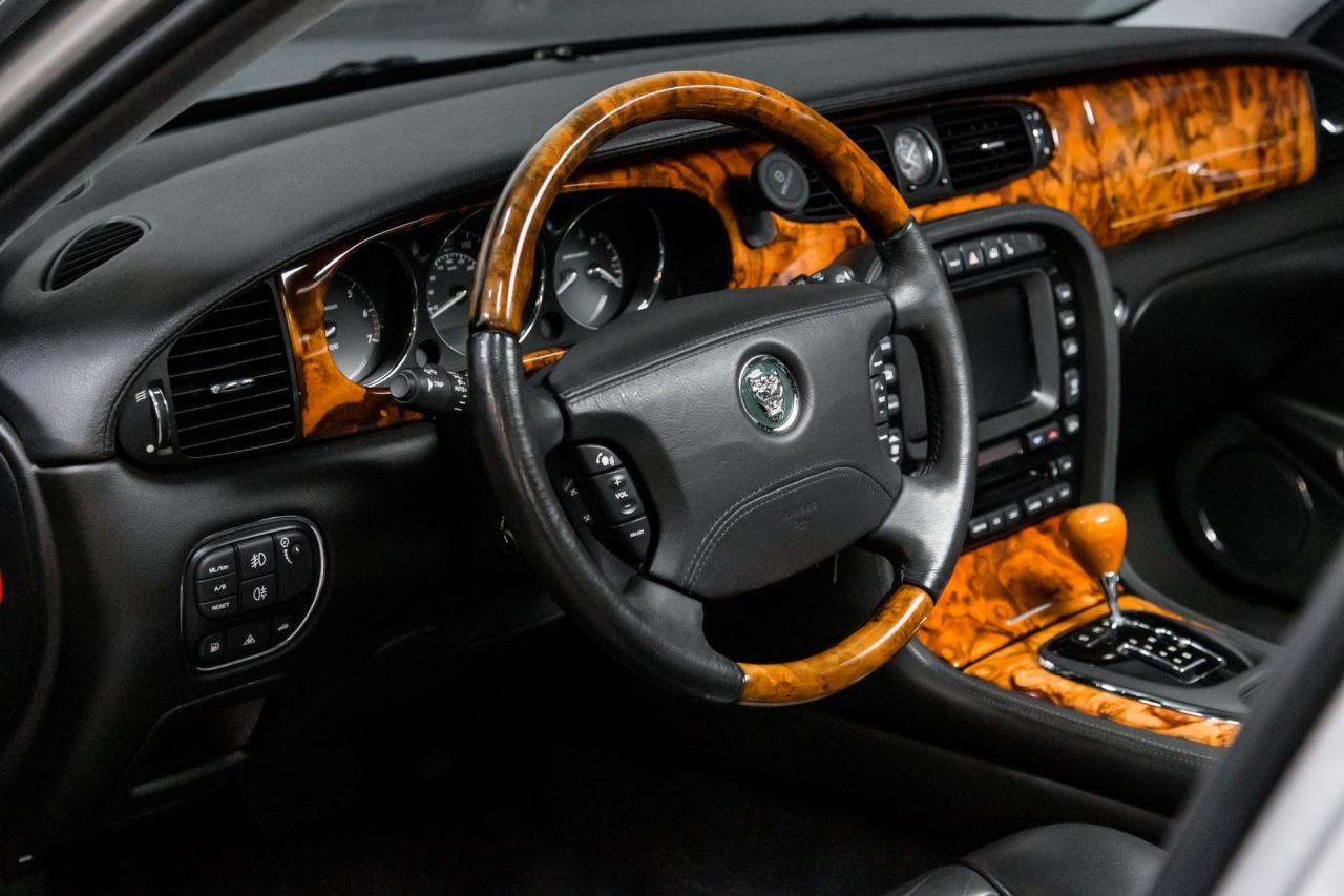 2005 Jaguar XJ SUPER V8