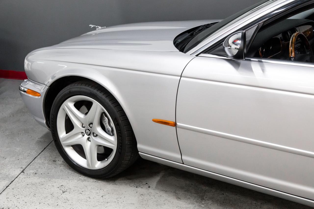 2005 Jaguar XJ SUPER V8