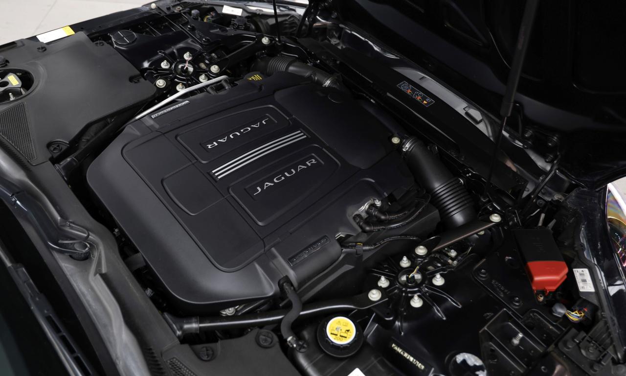 2014 Jaguar F-Type R