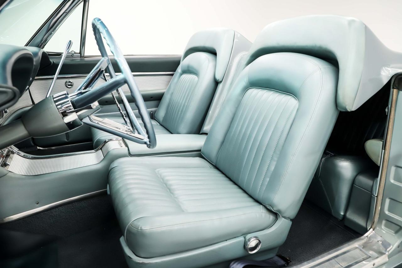 1962 Ford Thunderbird