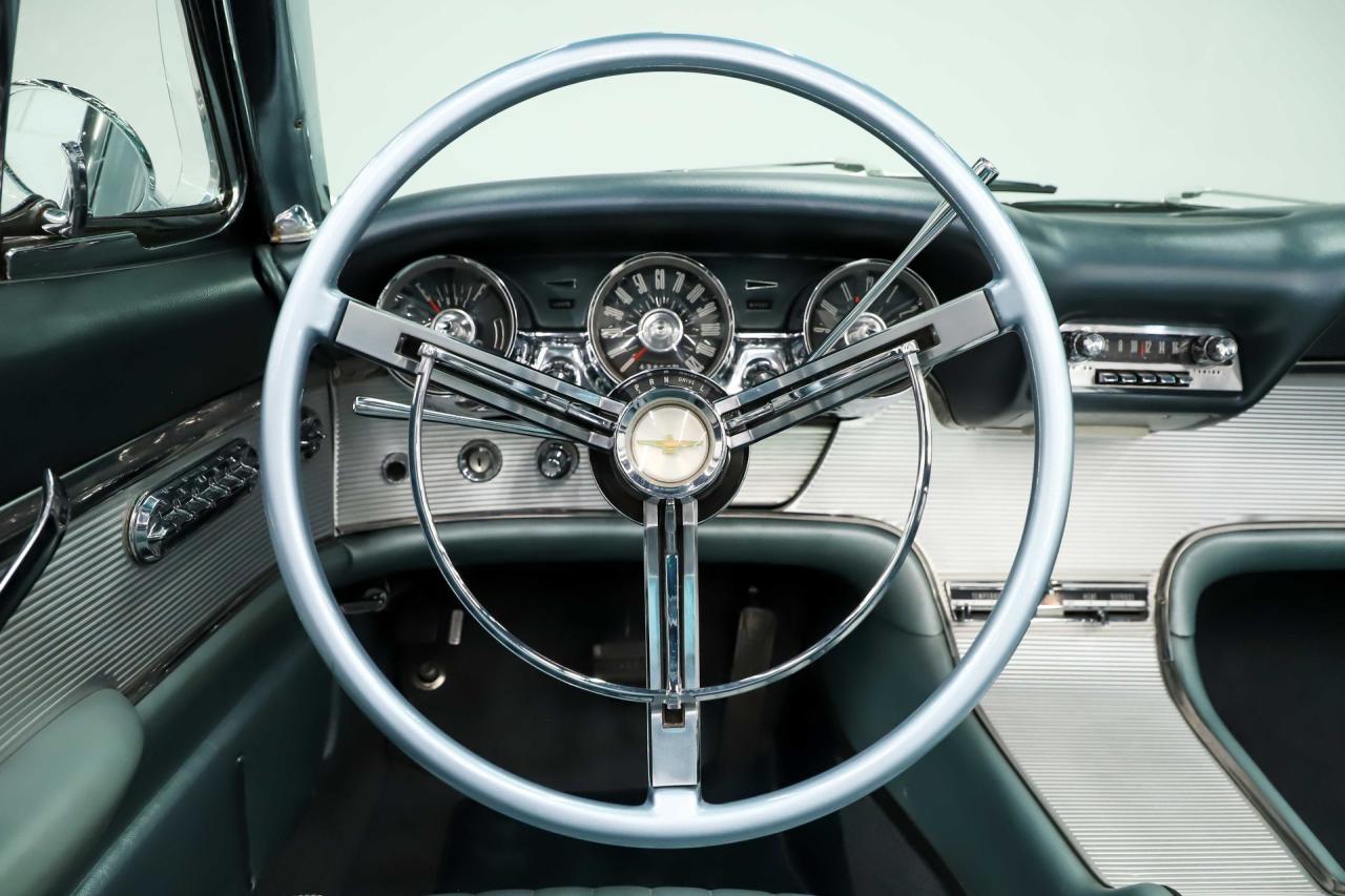 1962 Ford Thunderbird