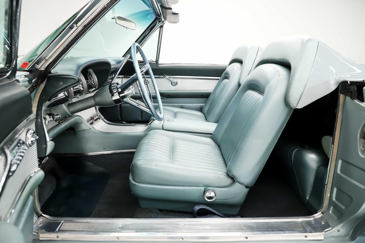 1962 Ford Thunderbird