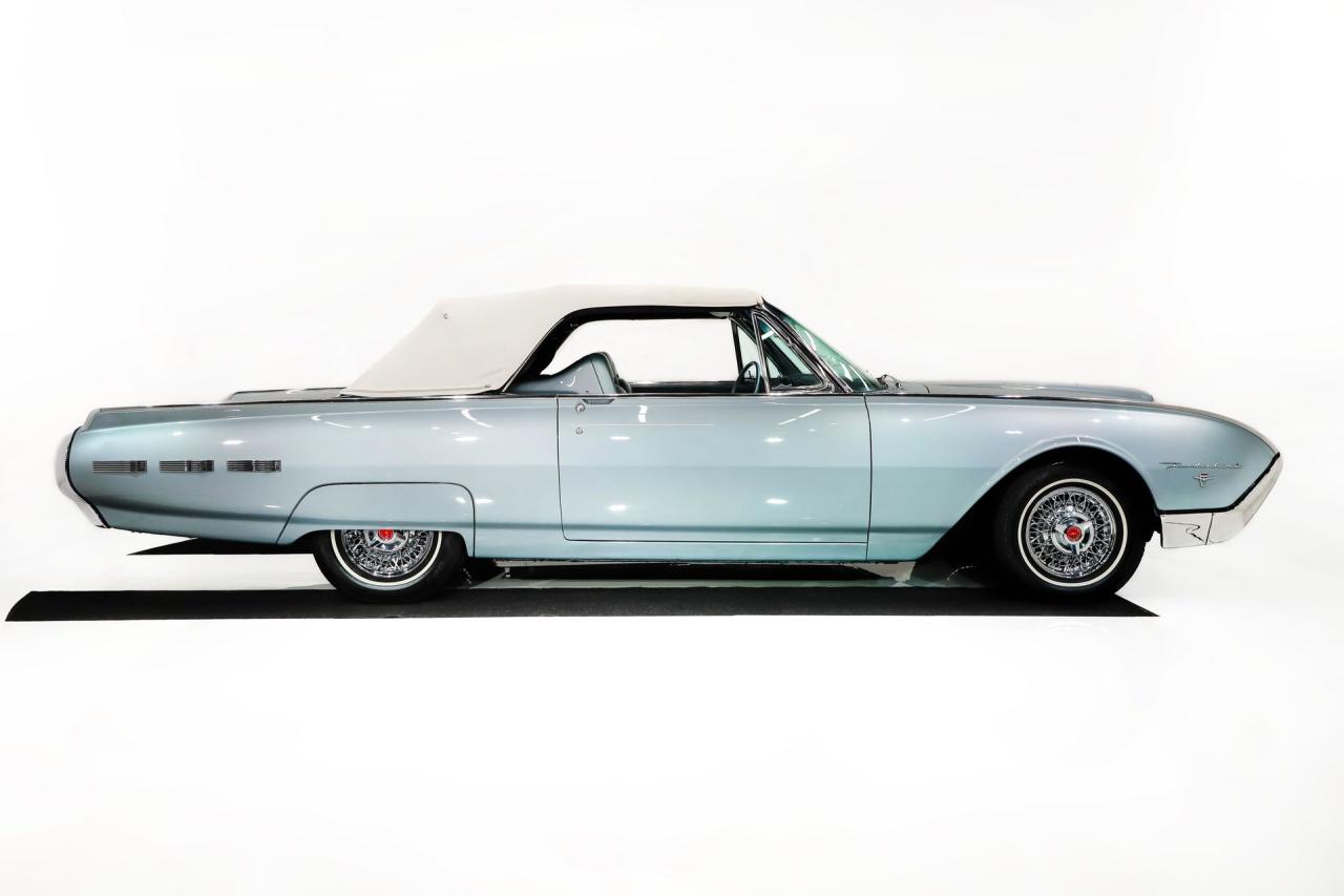 1962 Ford Thunderbird
