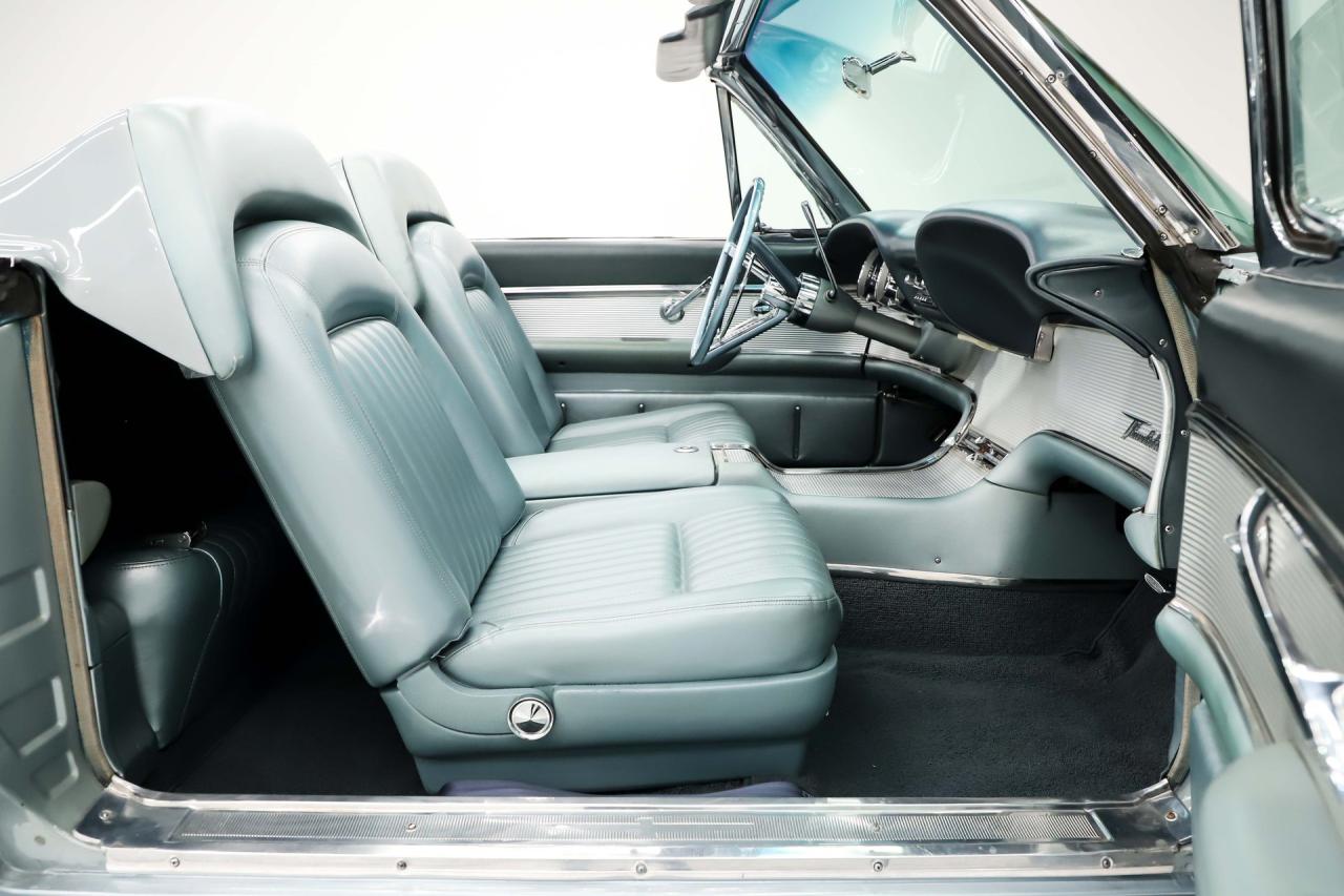 1962 Ford Thunderbird