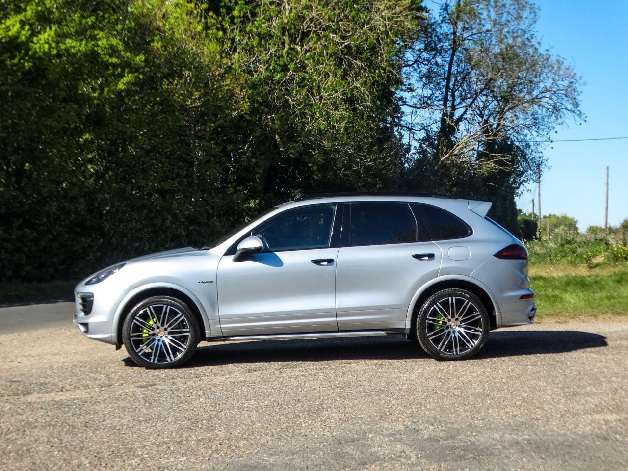 2017 Porsche 3.0 V6 E-Hybrid S Platinum Edition TiptronicS 4WD Euro 6 (s/s) 5dr