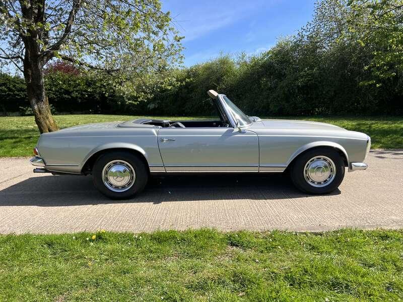 1967 Mercedes - Benz 230SL
