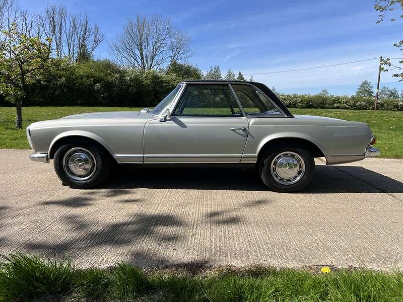 1967 Mercedes - Benz 230SL