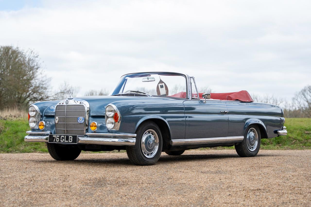 1963 Mercedes - Benz (W111) 220 SE Cabriolet