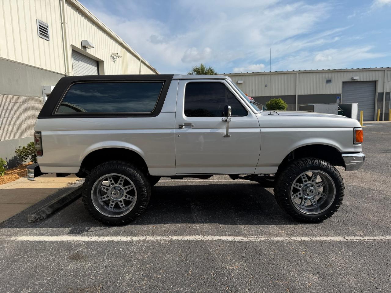 1990 Ford Bronco XLT 4X4