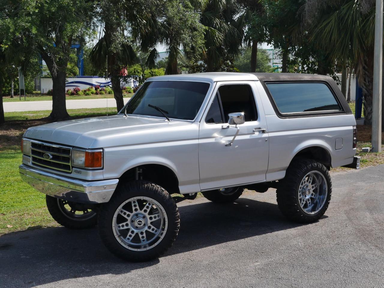 1990 Ford Bronco XLT 4X4