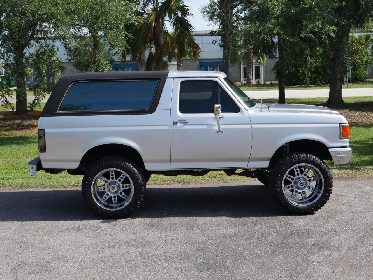 1990 Ford Bronco XLT 4X4