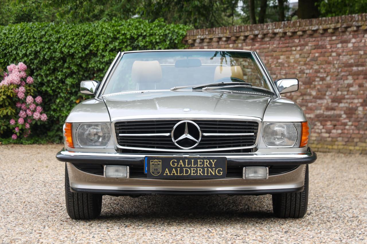 1988 Mercedes - Benz 560 SL &ldquo;Rauchsilber with Palomino interior&rdquo;