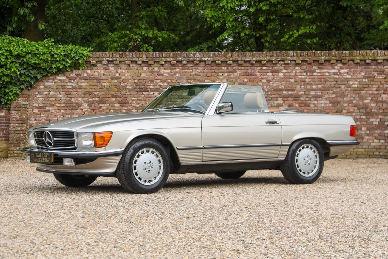 1988 Mercedes - Benz 560 SL &ldquo;Rauchsilber with Palomino interior&rdquo;
