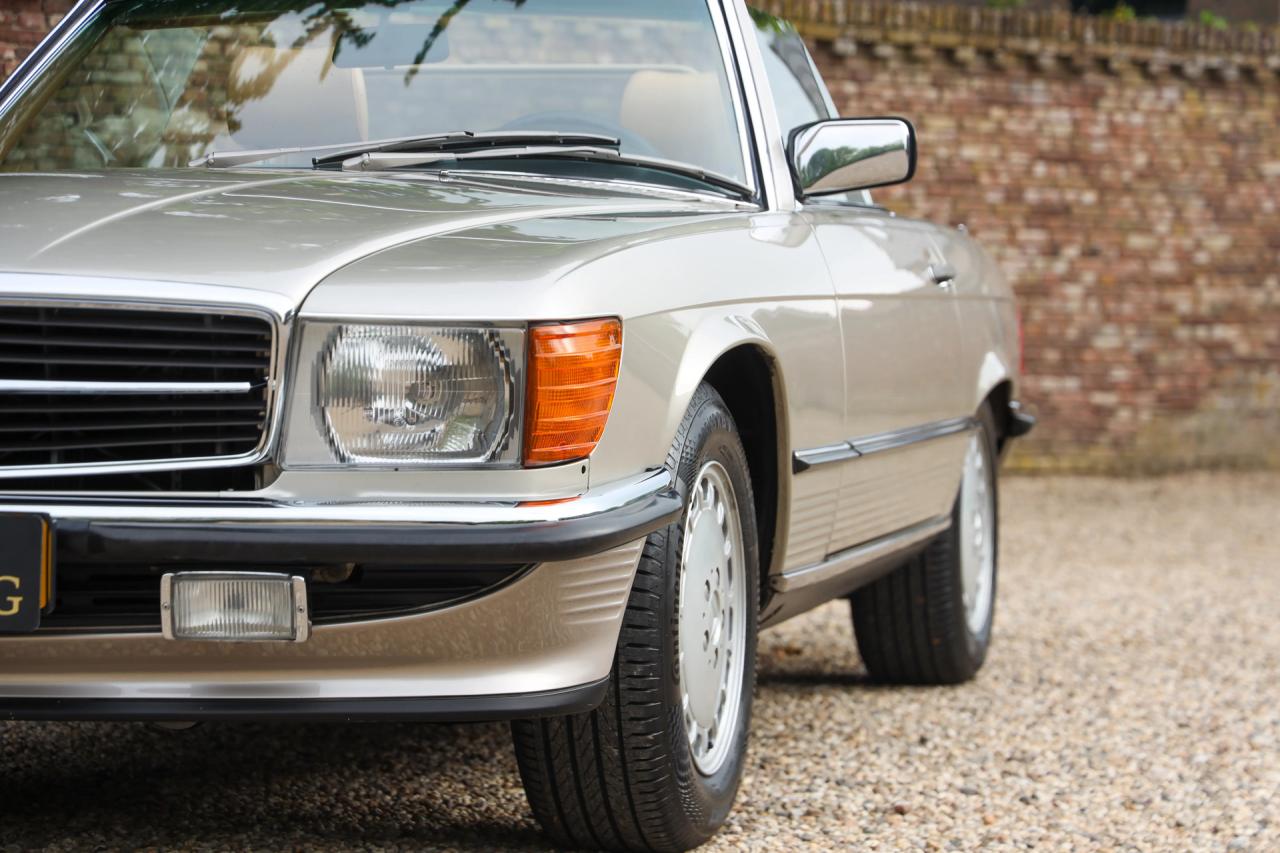 1988 Mercedes - Benz 560 SL &ldquo;Rauchsilber with Palomino interior&rdquo;
