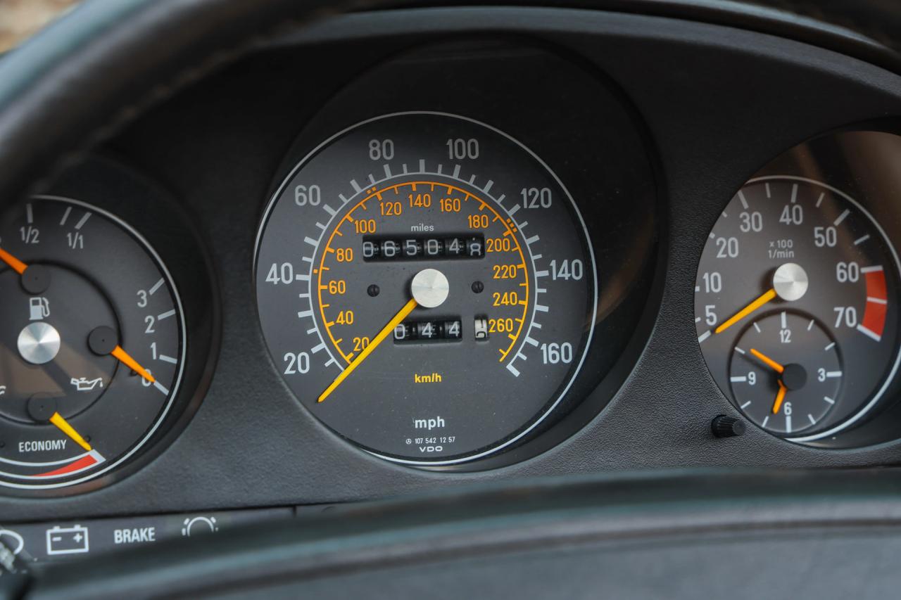 1988 Mercedes - Benz 560 SL &ldquo;Rauchsilber with Palomino interior&rdquo;