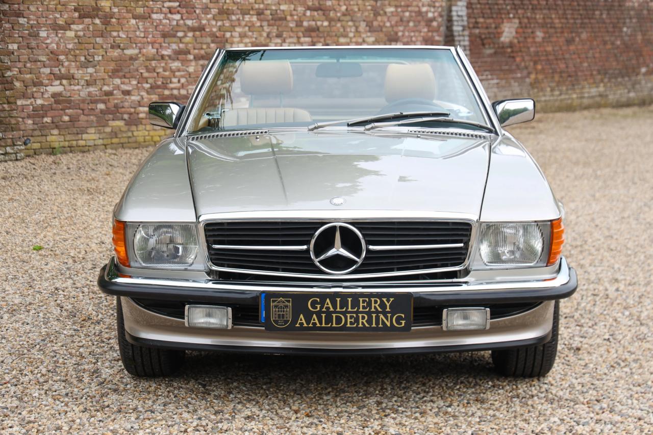 1988 Mercedes - Benz 560 SL &ldquo;Rauchsilber with Palomino interior&rdquo;