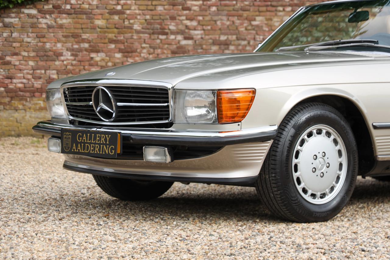 1988 Mercedes - Benz 560 SL &ldquo;Rauchsilber with Palomino interior&rdquo;