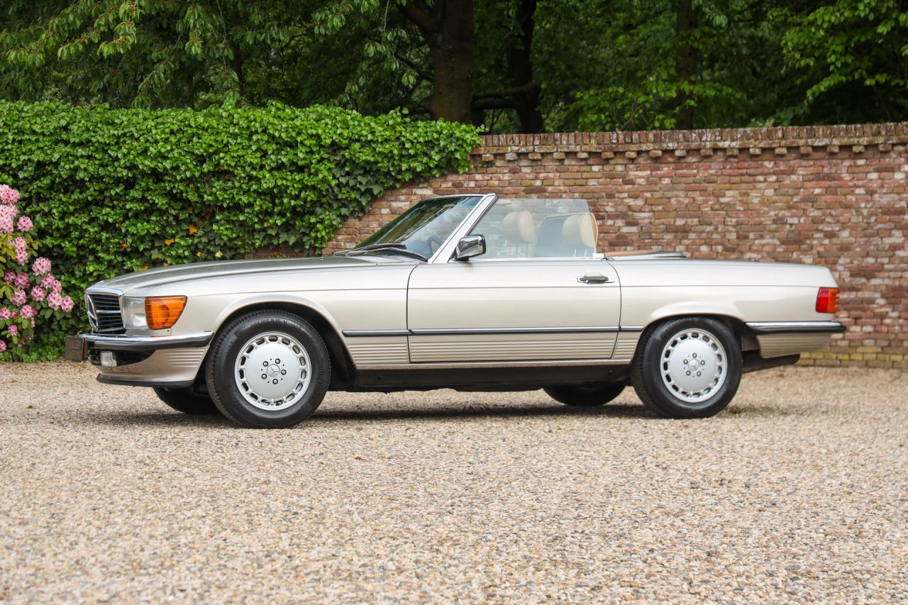 1988 Mercedes - Benz 560 SL &ldquo;Rauchsilber with Palomino interior&rdquo;