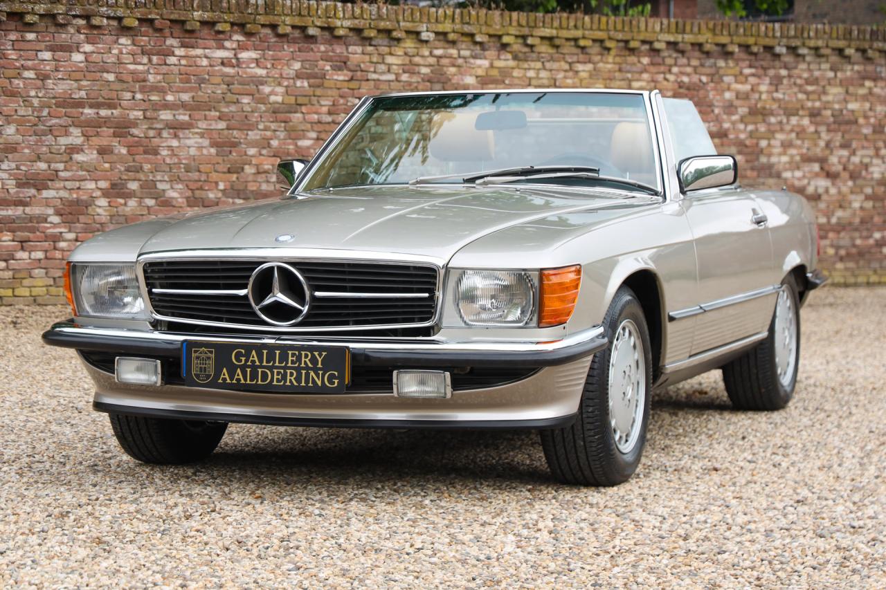 1988 Mercedes - Benz 560 SL &ldquo;Rauchsilber with Palomino interior&rdquo;