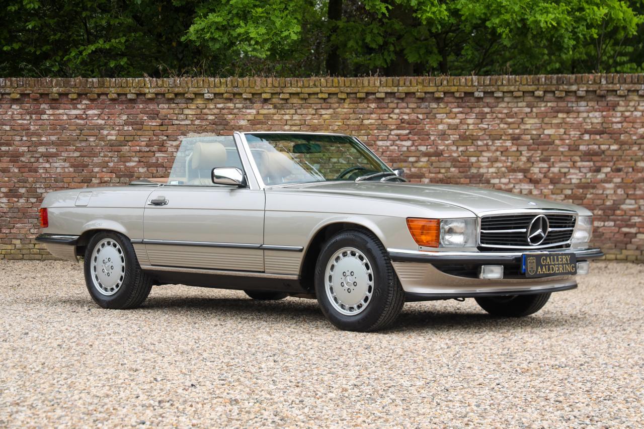 1988 Mercedes - Benz 560 SL &ldquo;Rauchsilber with Palomino interior&rdquo;
