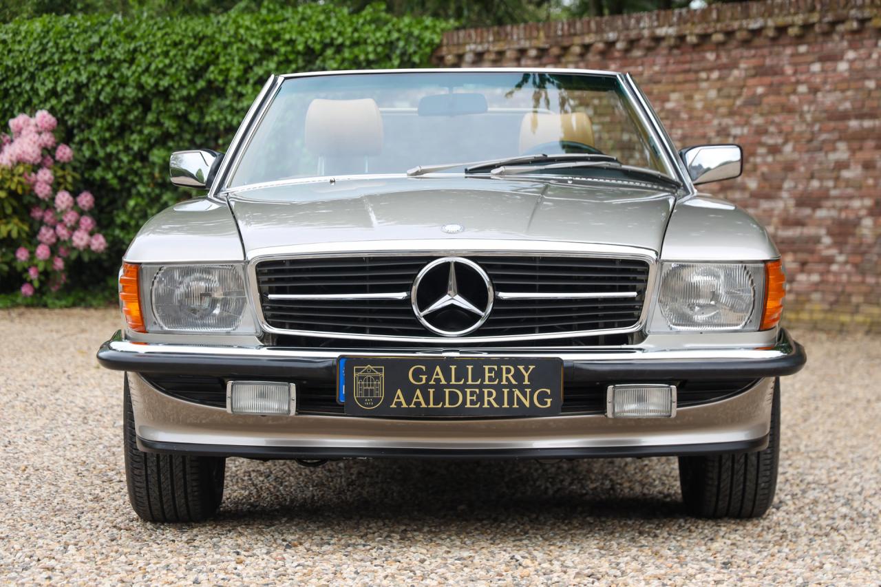 1988 Mercedes - Benz 560 SL &ldquo;Rauchsilber with Palomino interior&rdquo;