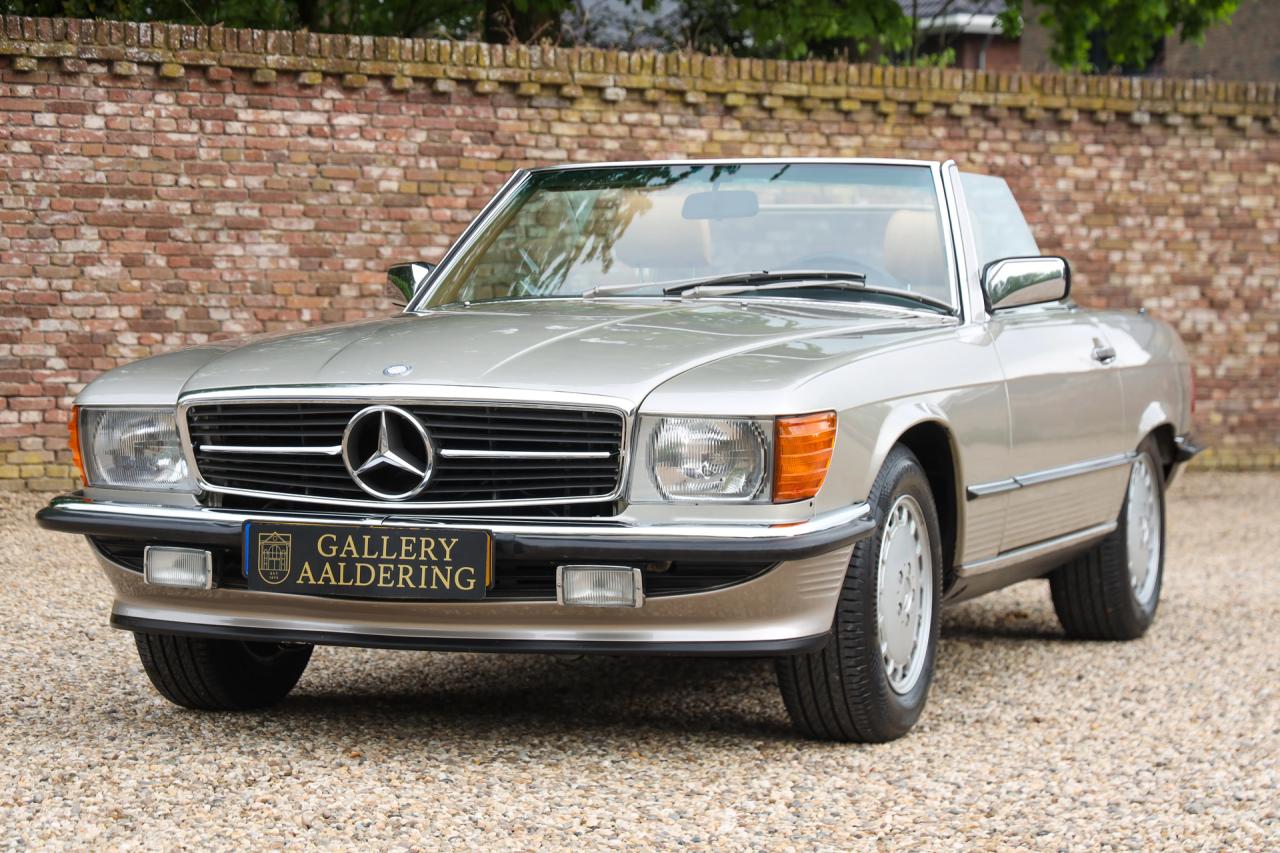 1988 Mercedes - Benz 560 SL &ldquo;Rauchsilber with Palomino interior&rdquo;