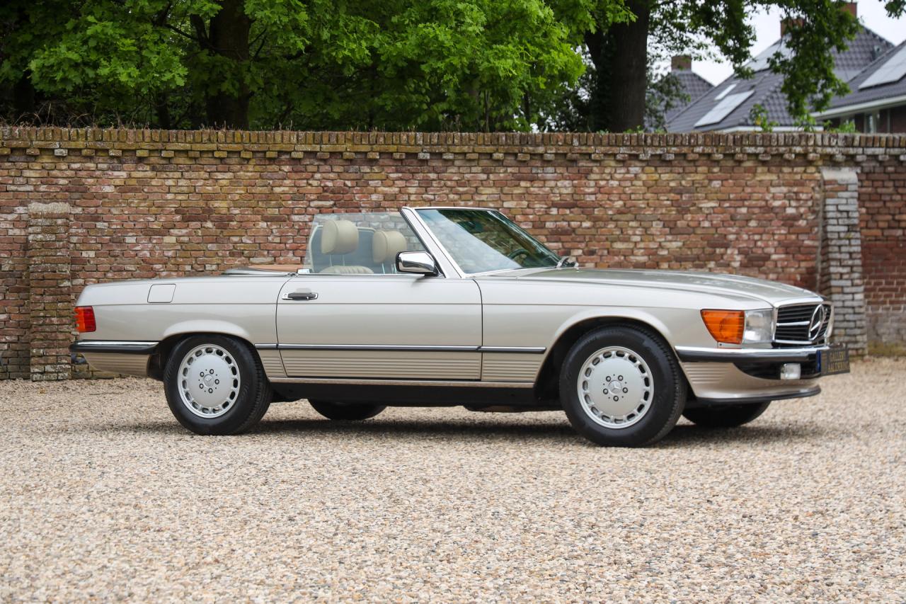 1988 Mercedes - Benz 560 SL &ldquo;Rauchsilber with Palomino interior&rdquo;