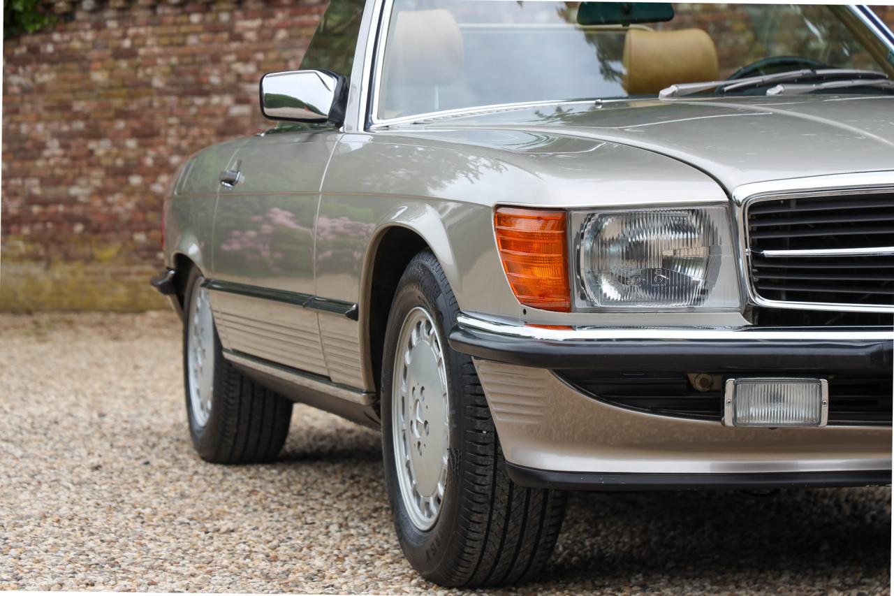 1988 Mercedes - Benz 560 SL &ldquo;Rauchsilber with Palomino interior&rdquo;