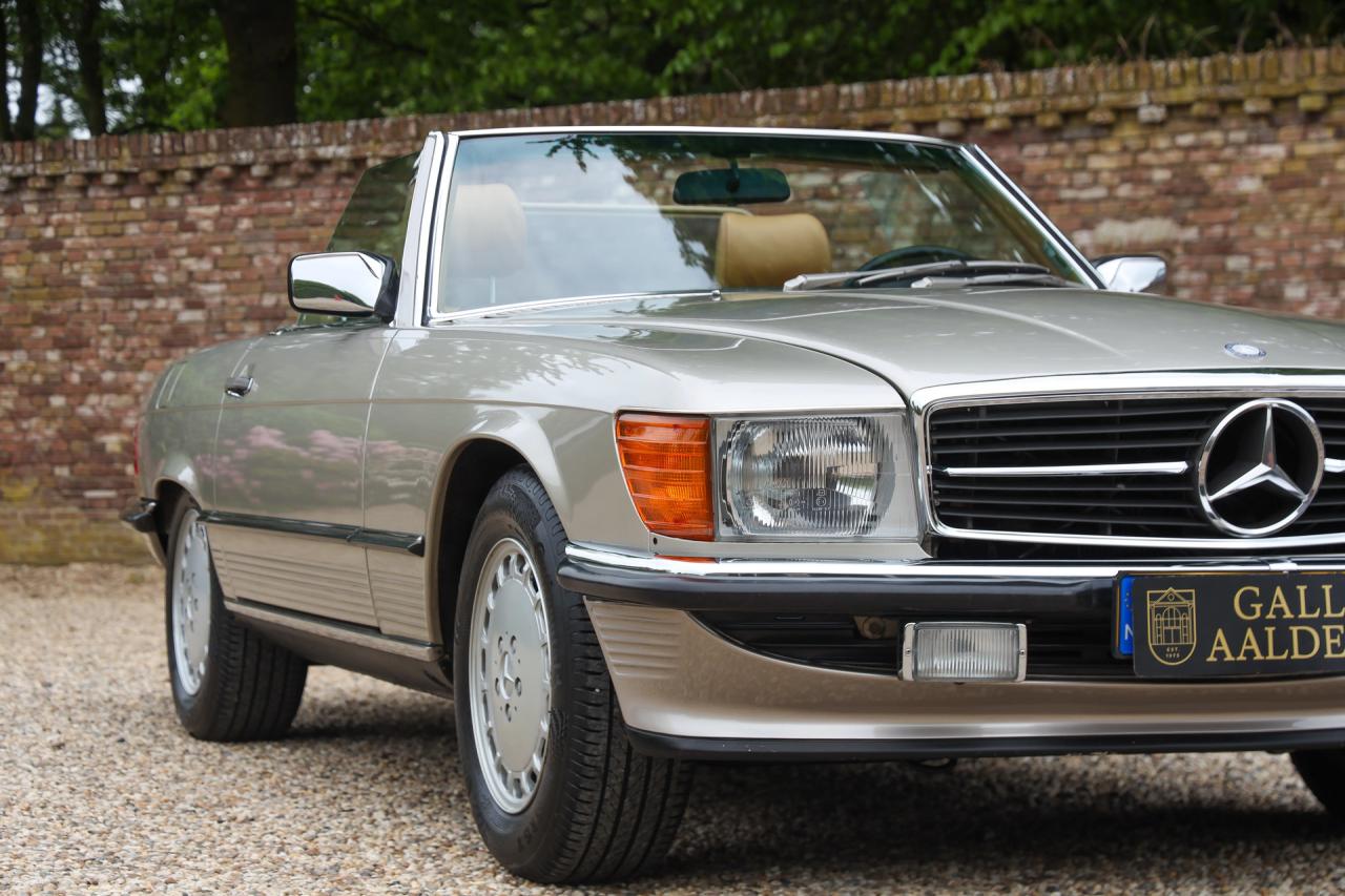 1988 Mercedes - Benz 560 SL &ldquo;Rauchsilber with Palomino interior&rdquo;