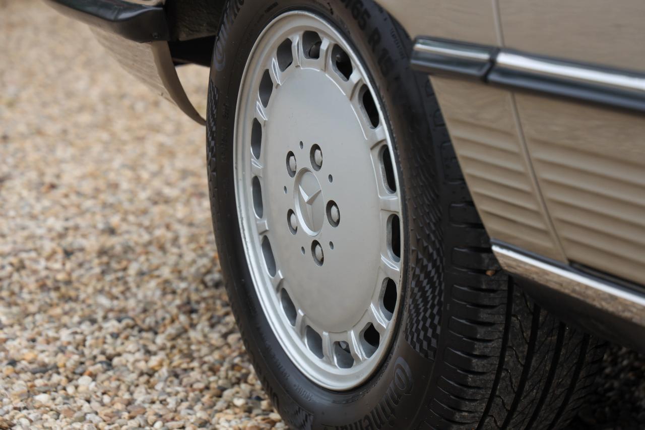 1988 Mercedes - Benz 560 SL &ldquo;Rauchsilber with Palomino interior&rdquo;