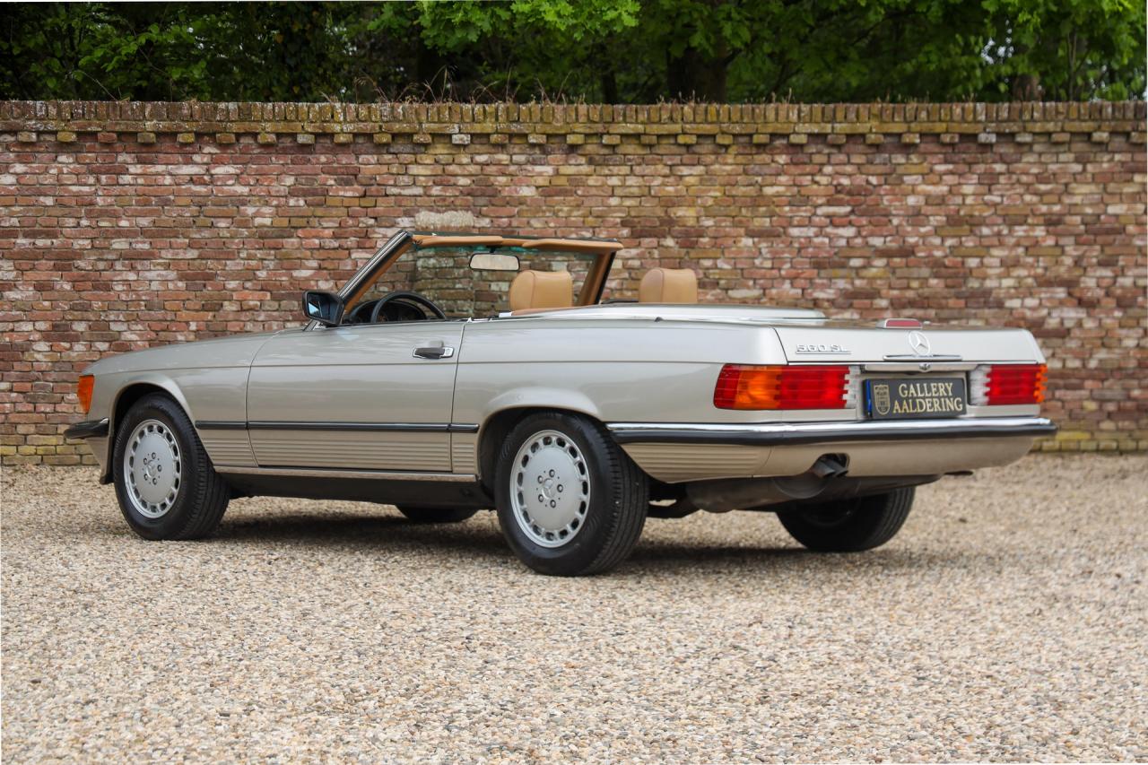 1988 Mercedes - Benz 560 SL &ldquo;Rauchsilber with Palomino interior&rdquo;