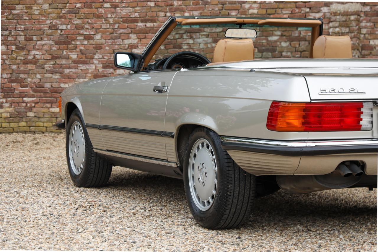 1988 Mercedes - Benz 560 SL &ldquo;Rauchsilber with Palomino interior&rdquo;