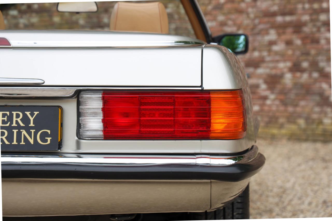 1988 Mercedes - Benz 560 SL &ldquo;Rauchsilber with Palomino interior&rdquo;