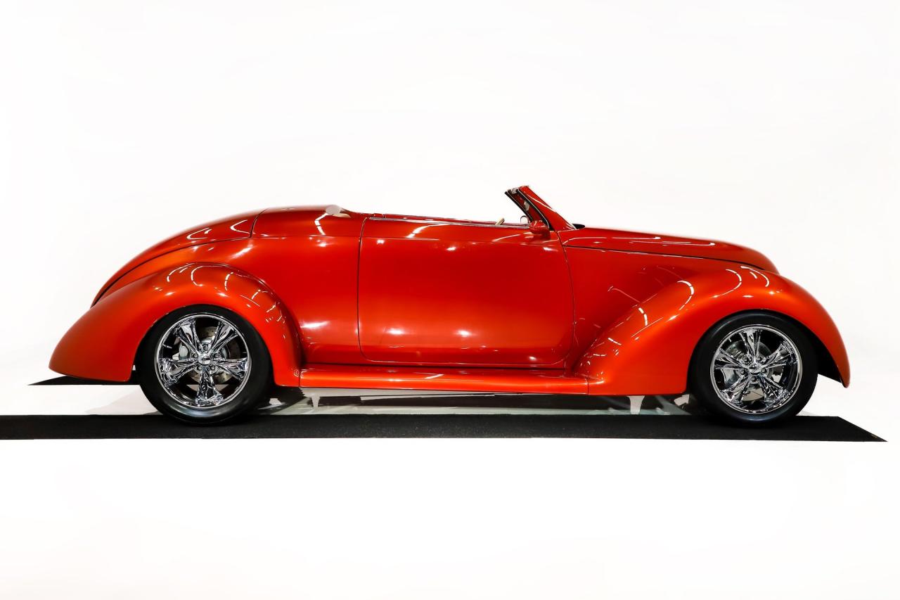 1939 Ford Custom