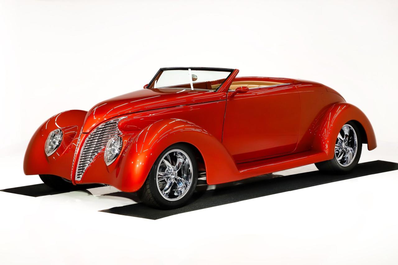 1939 Ford Custom