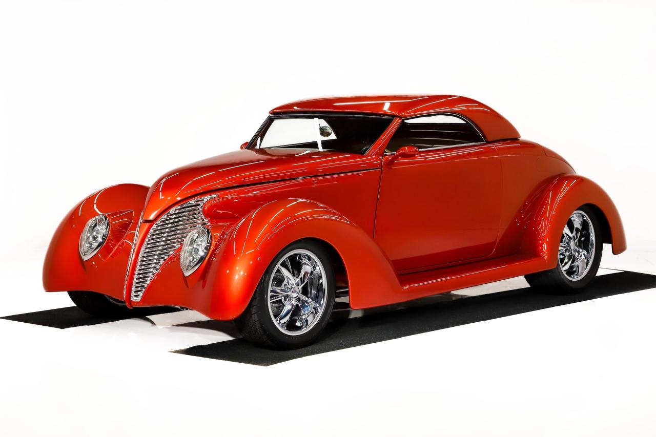 1939 Ford Custom