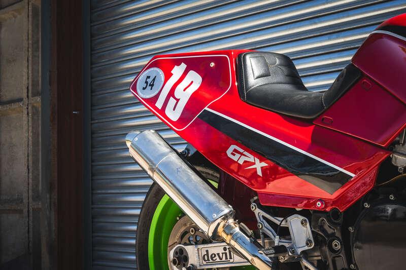 1987 Kawasaki GPX750R SUPERBIKE