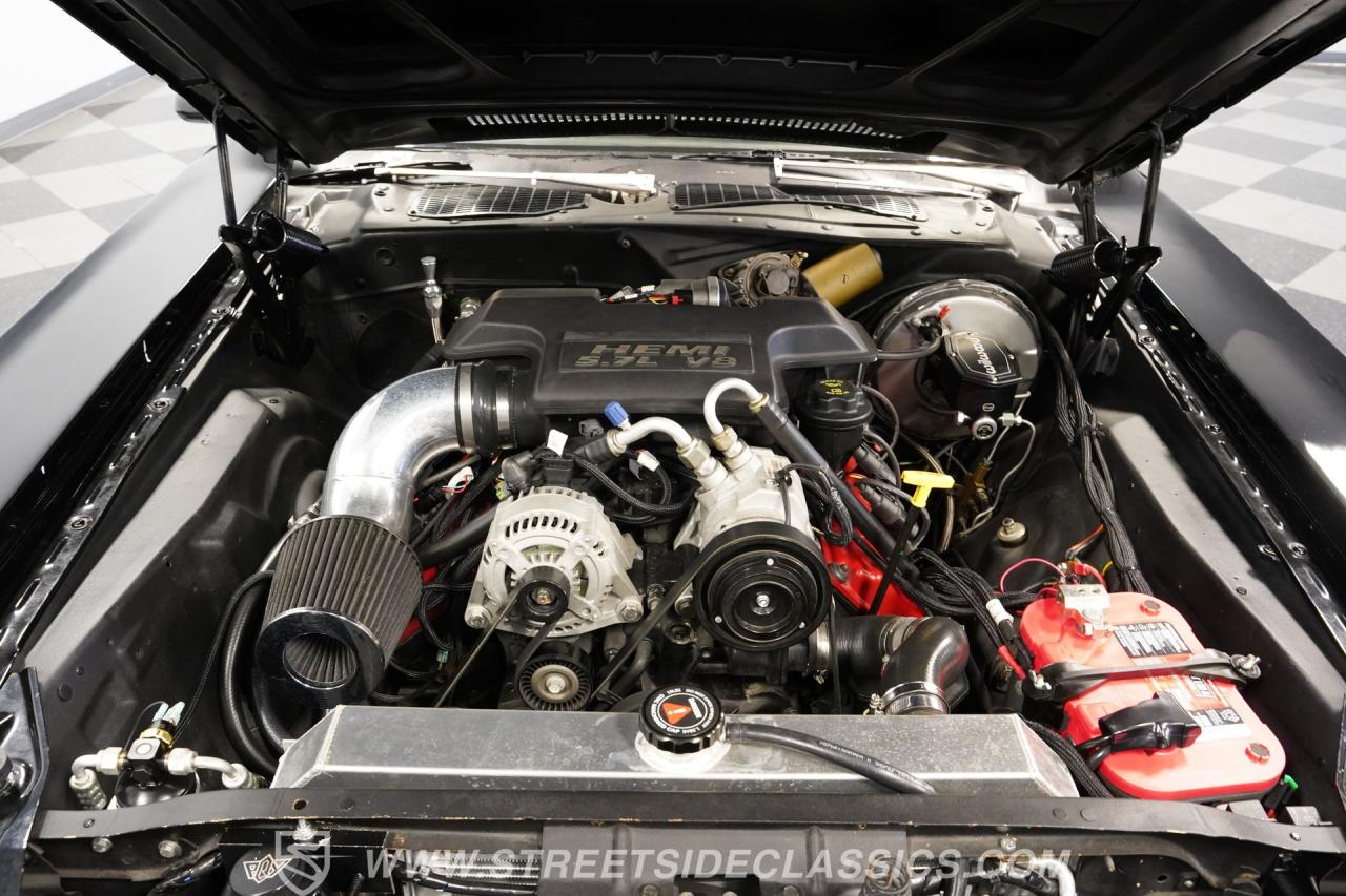 1971 Dodge Challenger HEMI Restomod