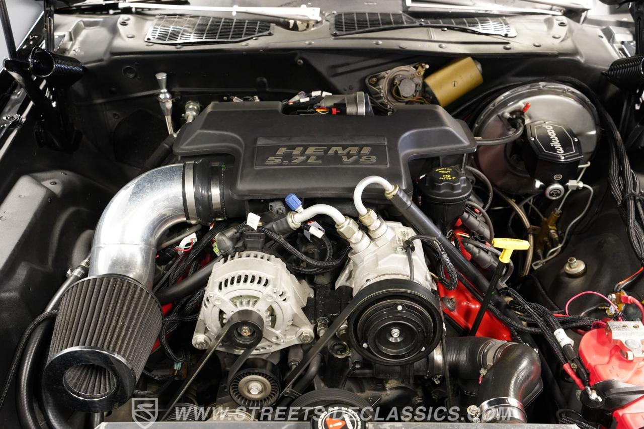 1971 Dodge Challenger HEMI Restomod