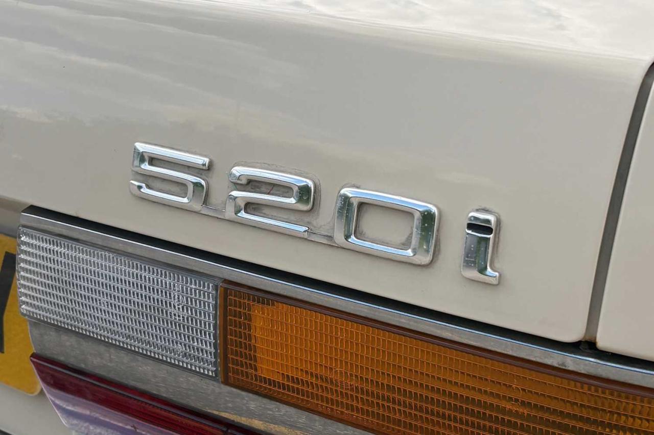 1982 BMW 520i (E28)