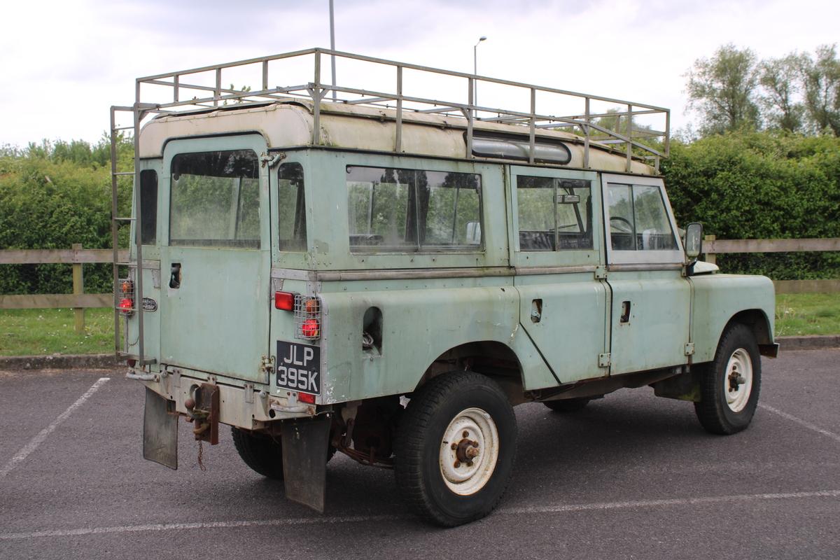 1971 Land Rover 2A 109'' STATION WAGON SAFARI ROOF