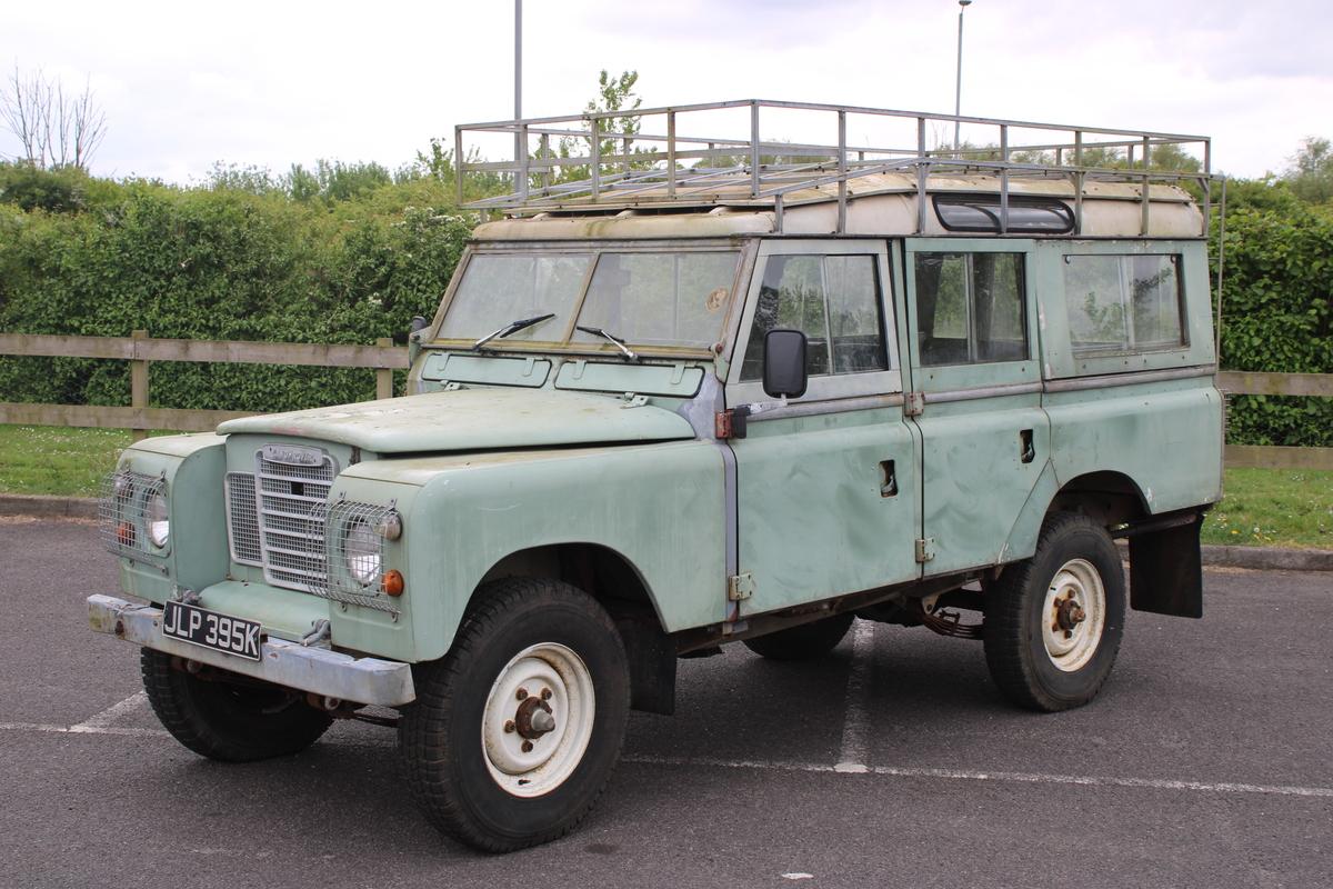 1971 Land Rover 2A 109'' STATION WAGON SAFARI ROOF